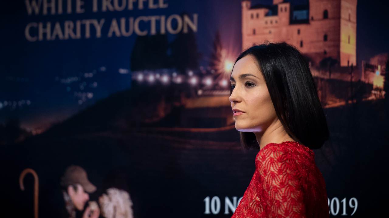 Caterina Balivo pensierosa