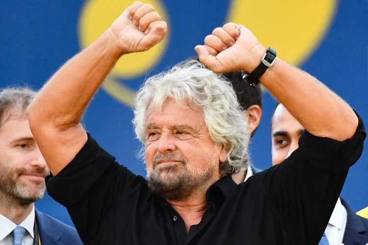 Beppe Grillo esulta
