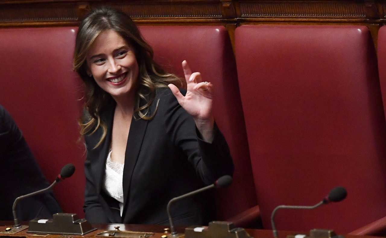 Maria Elena Boschi saluta in Parlamento