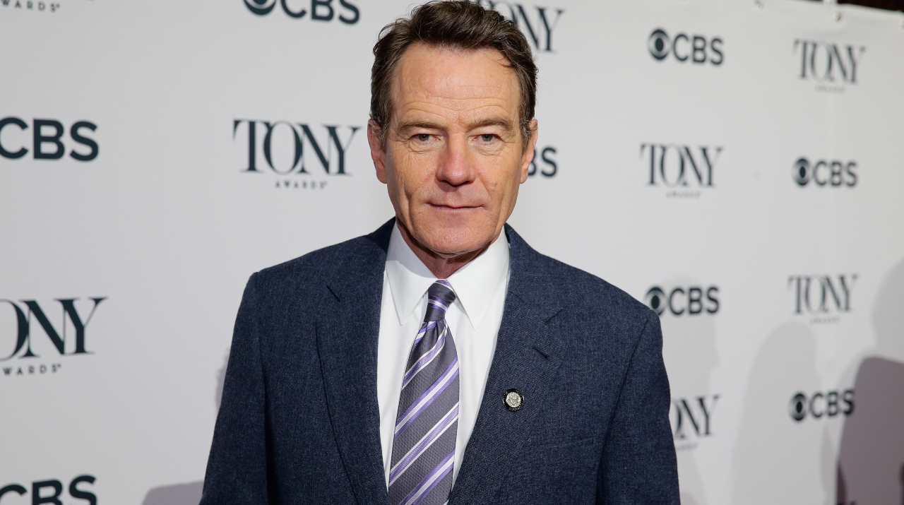 Bryan Cranston sorride