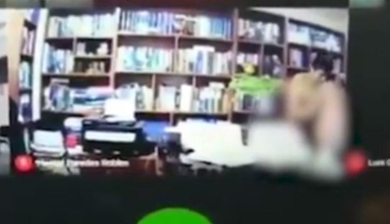 Avvocato fa sesso in diretta su Zoom