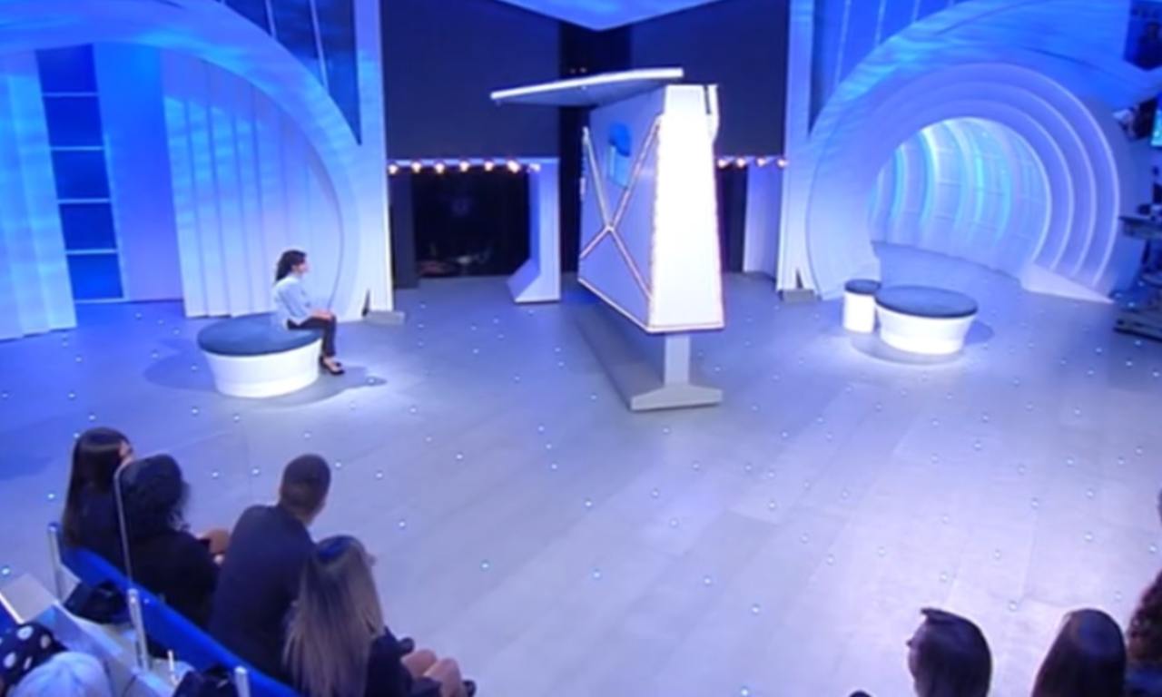 C'è Posta per Te, Maria De Filippi lascia lo studio in silenzio