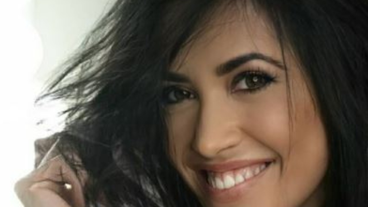 Claudia Ruggeri Spot Esilarante Tv Video