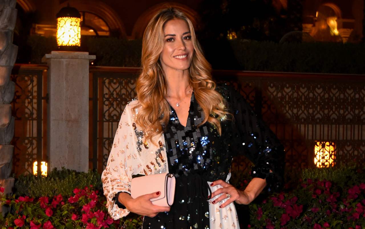 Elena Santarelli con il vestito lungo