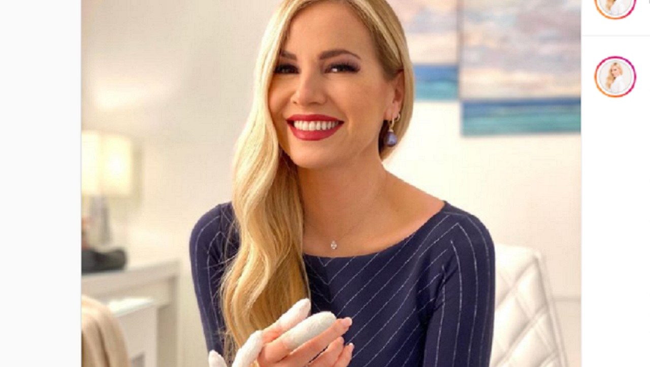 Federica Panicucci mani