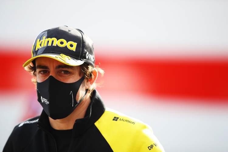 Fernando Alonso con la mascherina