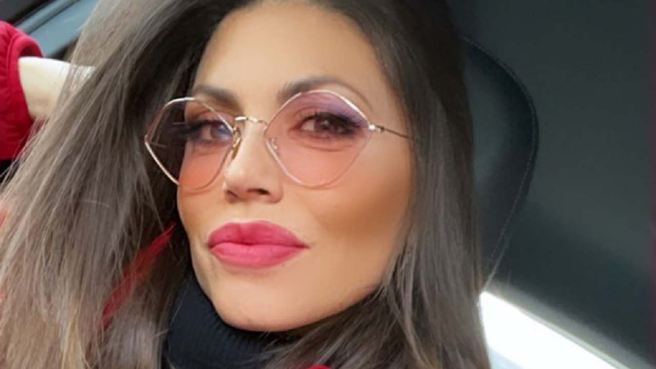 Flora Canto occhiali