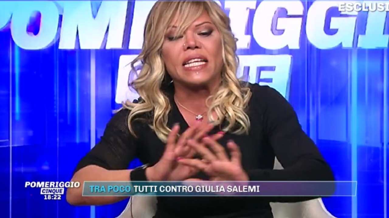 Floriana Secondi arrabbiata a Pomeriggio 5