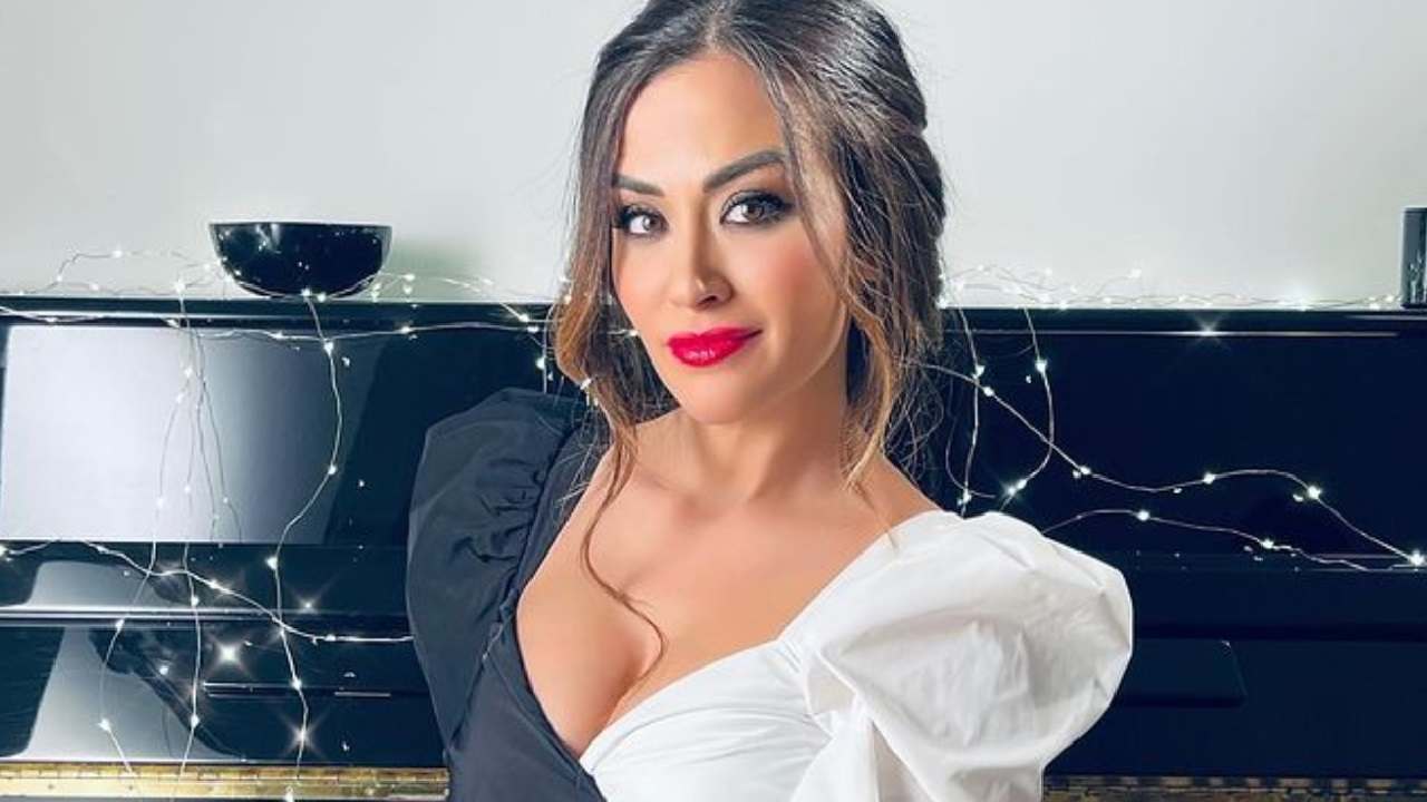 Giorgia Palmas sguardo seducente