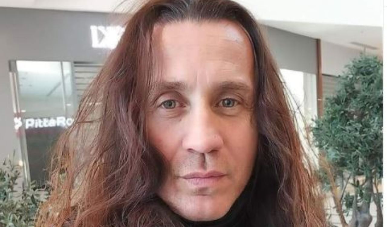 Giuseppe Povia sui social