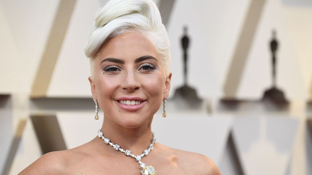 Lady Gaga cerca casa Roma