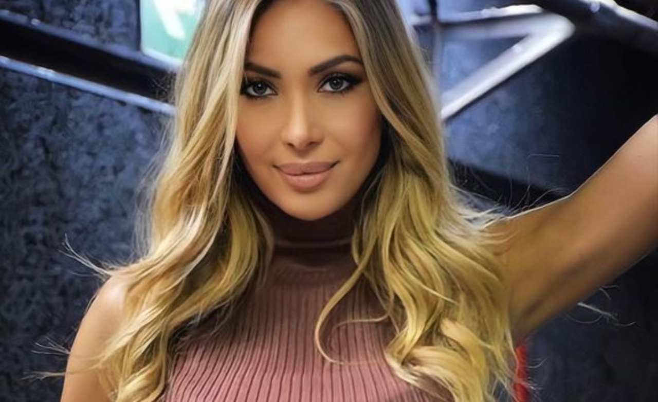 Laura Cremaschi, vestito e fondoschiena da urlo: "Che meraviglia" - FOTO