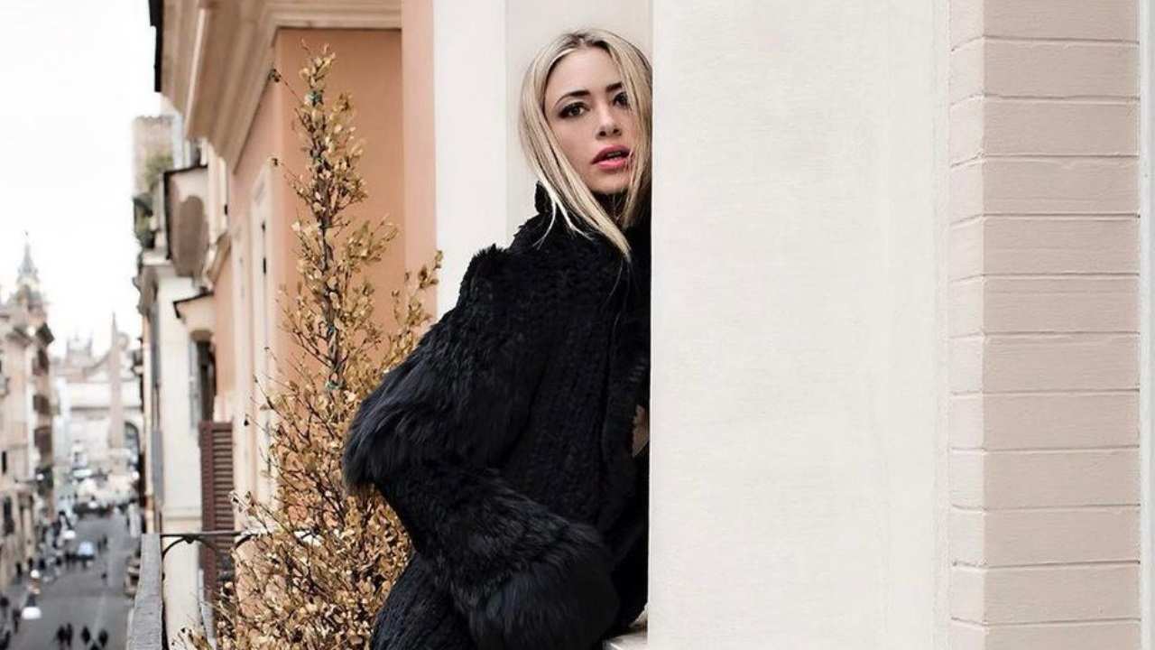 Martina Stella pelliccia