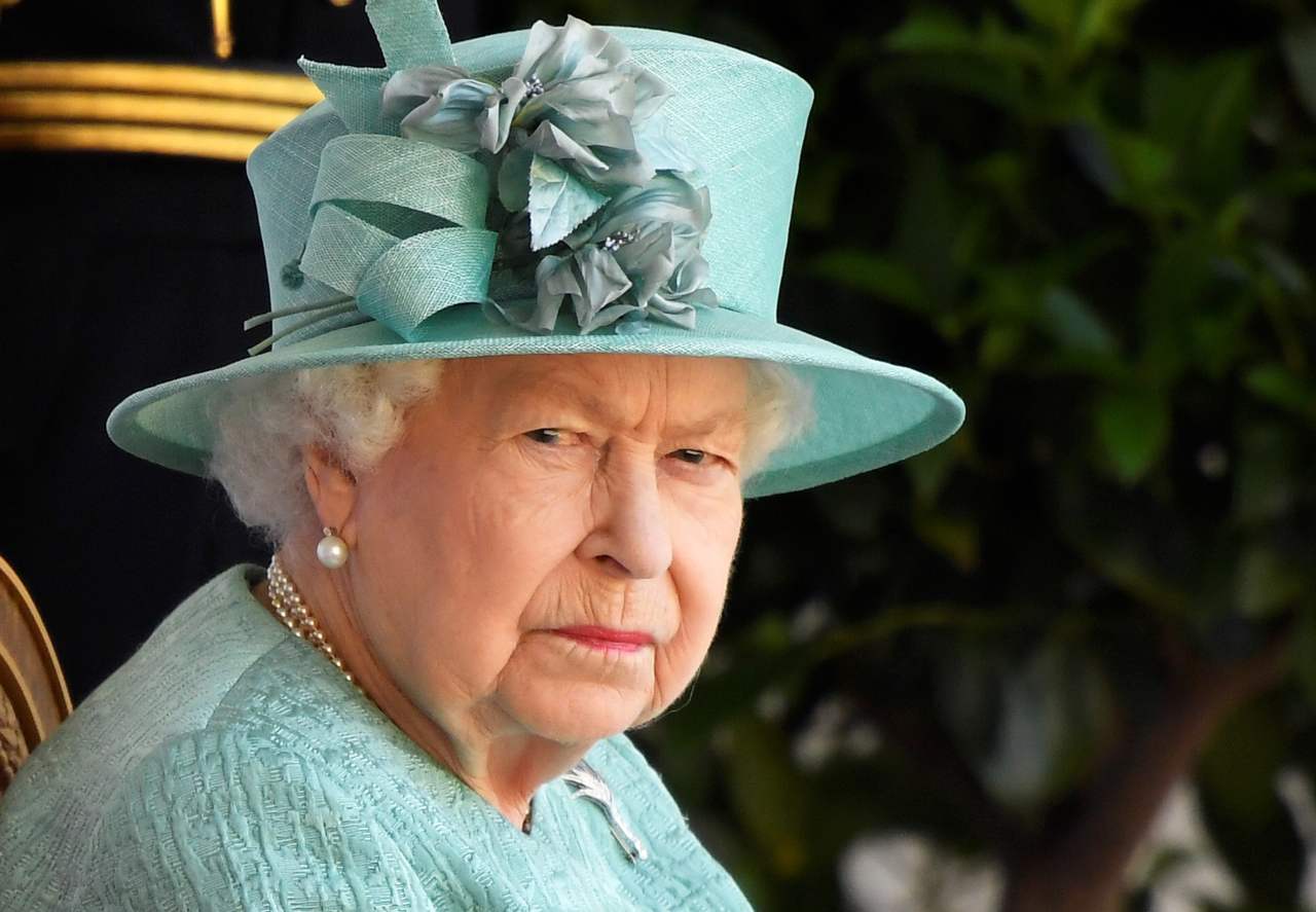 Regina Elisabetta arrabbiata