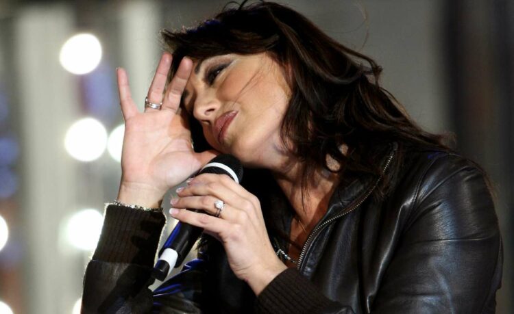 Sabrina Salerno mentre canta