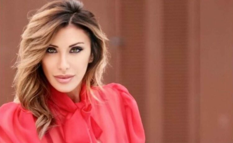 Sabrina Salerno con il vestito rosso