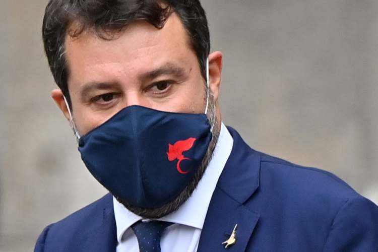 Matteo Salvini con la mascherina