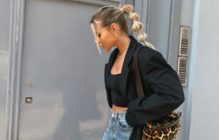 Veronica Ferraro di profilo