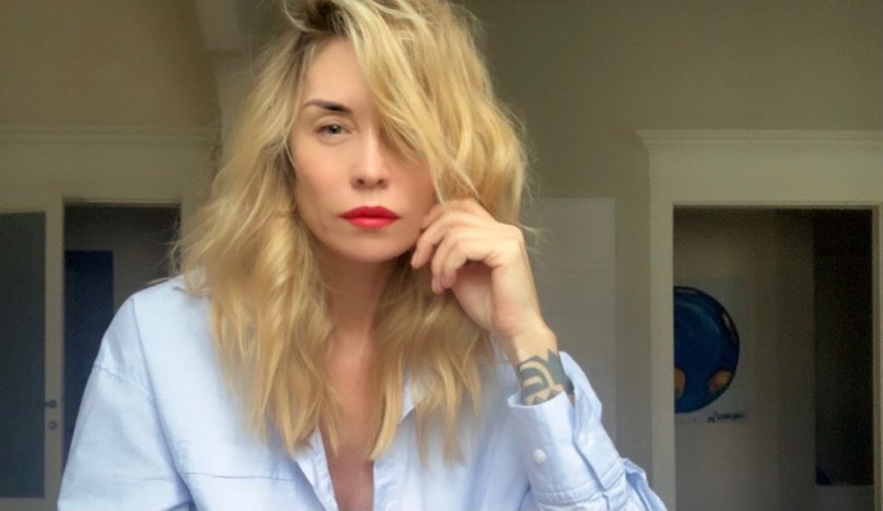 Elenoire Casalegno camicia sbottonata