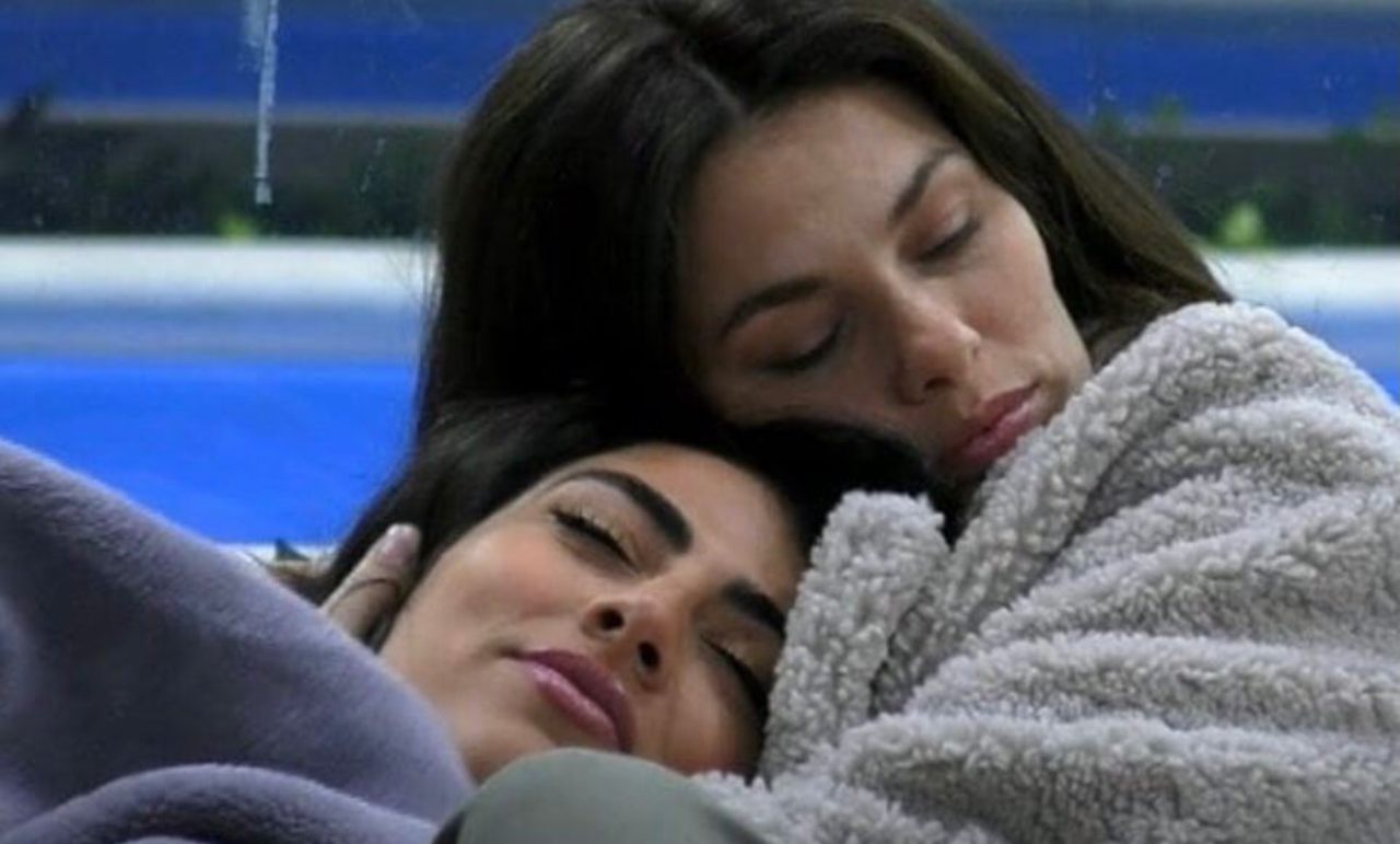 Abbraccio Dayane Mello e Giulia Salemi