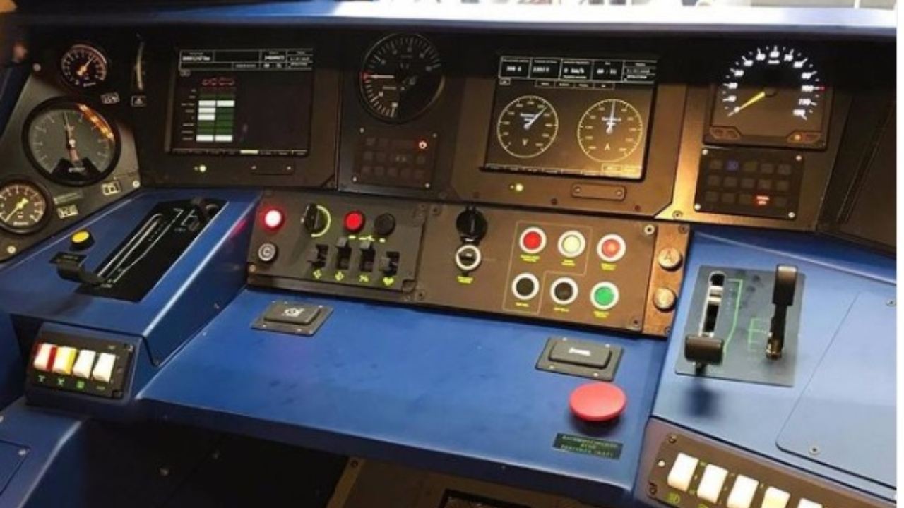 Circumvesuviana - Quindicenne in cabina guida