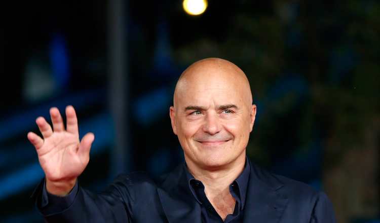 luca zingaretti saluta