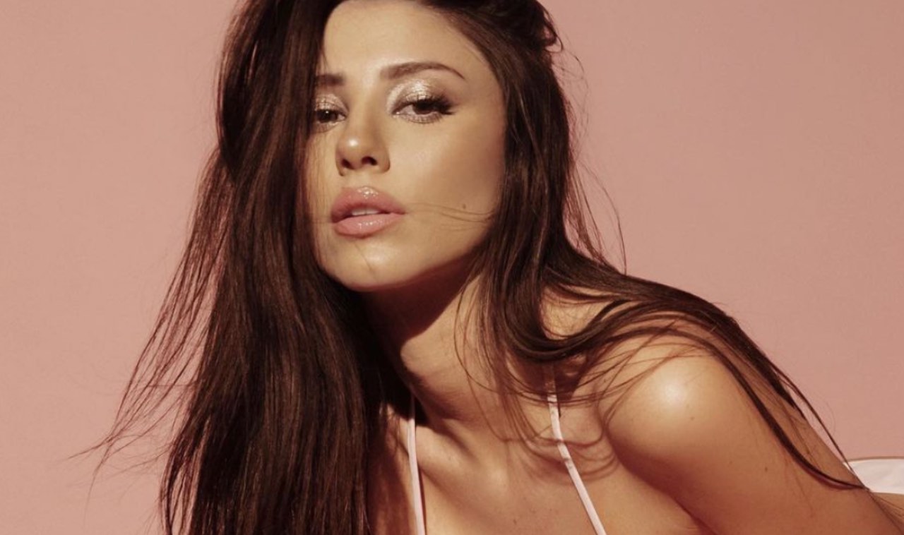 Angela Nasti scollatura