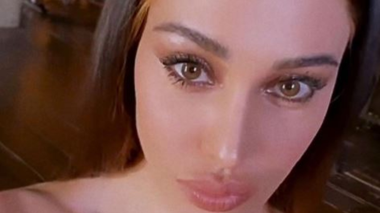 Belen Rodriguez Vasca Bagno Selfie