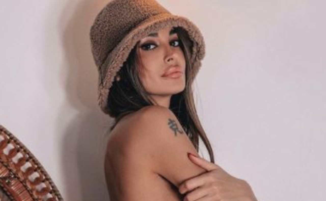 Cristina Buccino senza maglia