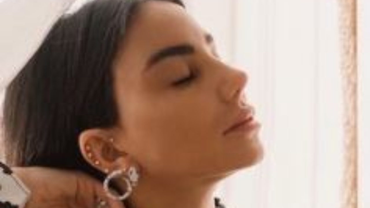 Chiara Biasi Occhi Chiusi Primo Piano