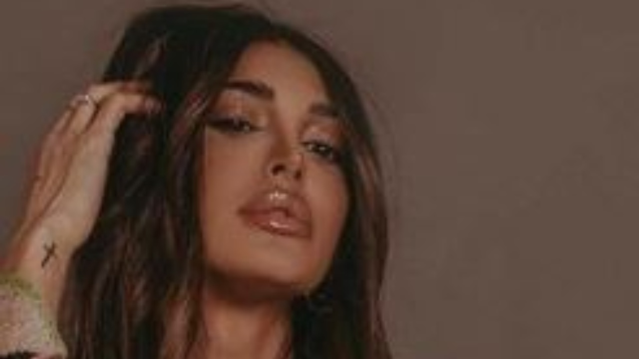 Cristina Buccino Scollatura Tatuaggio