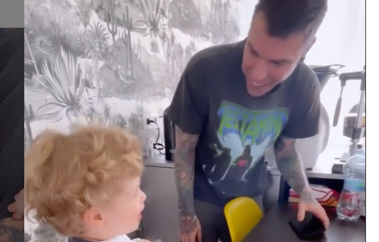 Fedez e il figlio Leone 