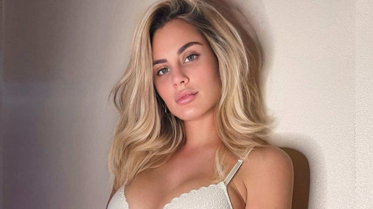 Francesca Brambilla in reggiseno