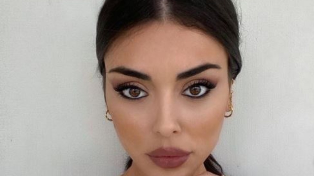 Giulia D'Urso Scollatura Make-Up