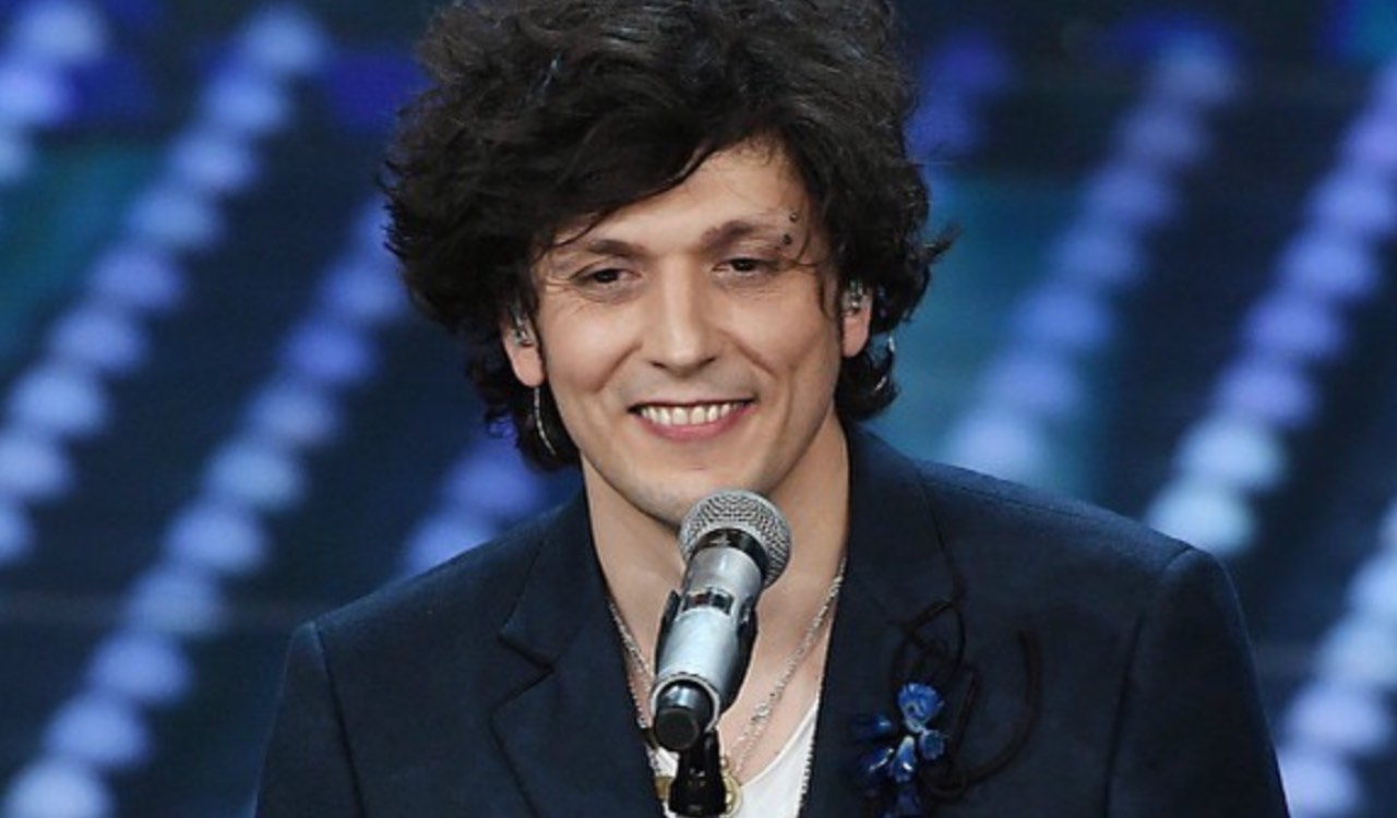 Ermal Meta sorridente