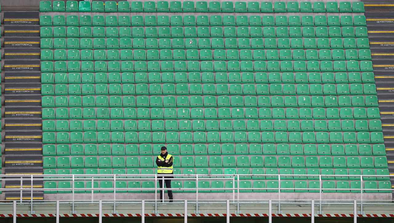 stadio di calcio vuoto