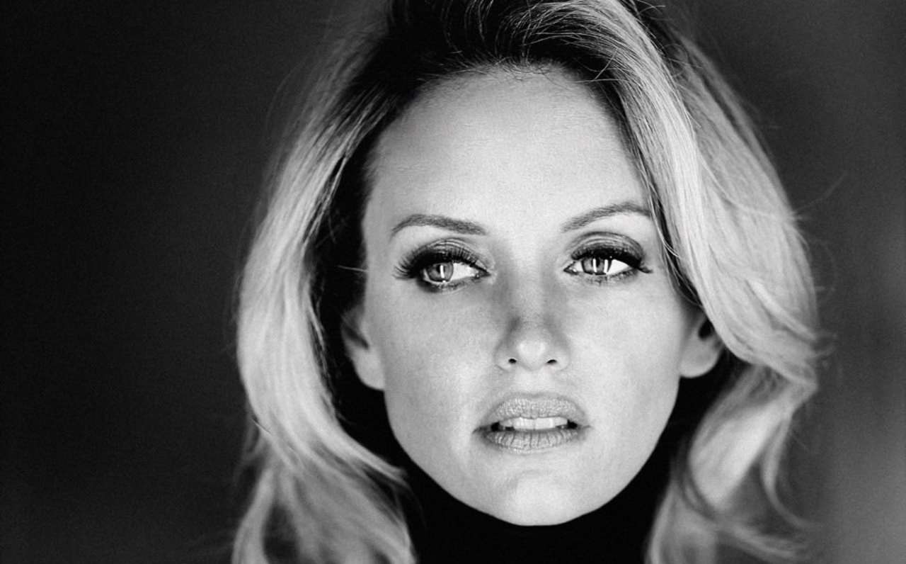 Justine Mattera in primo piano