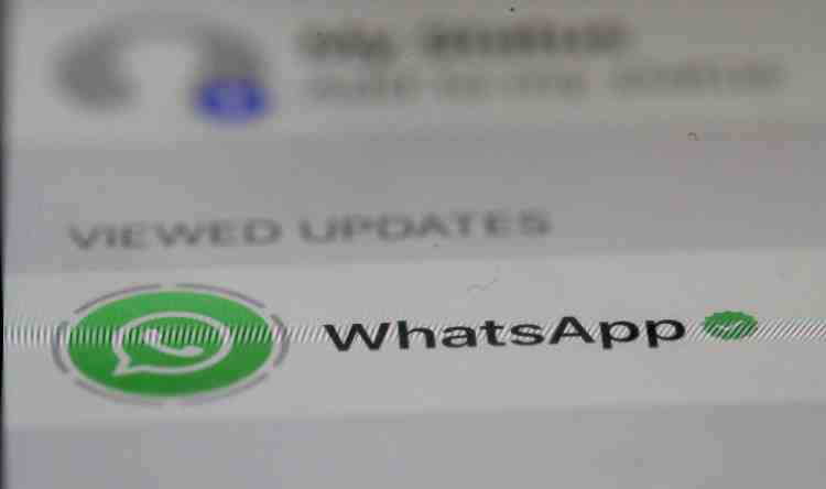 Logo di Whatsapp sullo schermo di uno smartphone