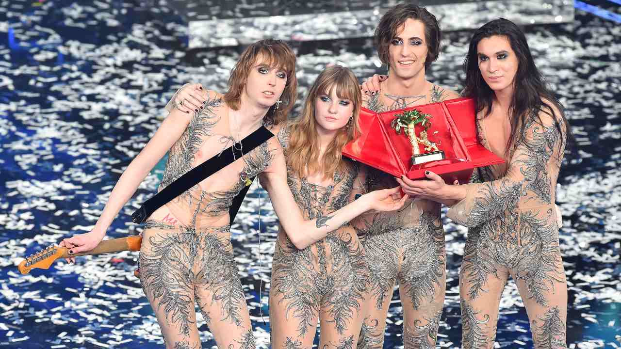 Trionfo Maneskin, tutti pazzi per la bassista: bikini ...