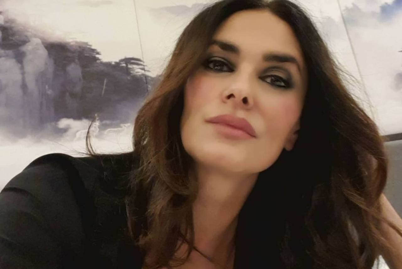 Maria Grazia Cucinotta in posa