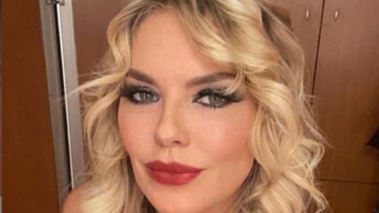 Matilde Brandi Scopre Schiena