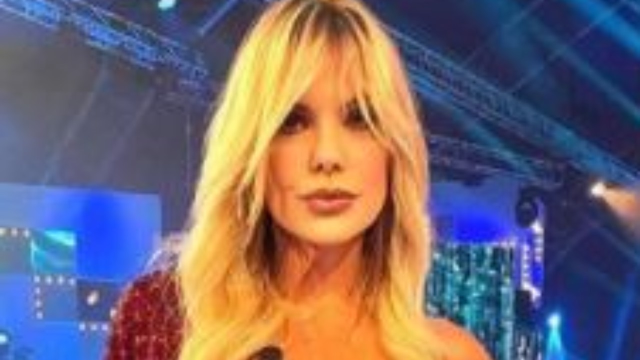 Matilde Brandi Vestito Rosso Trasparente