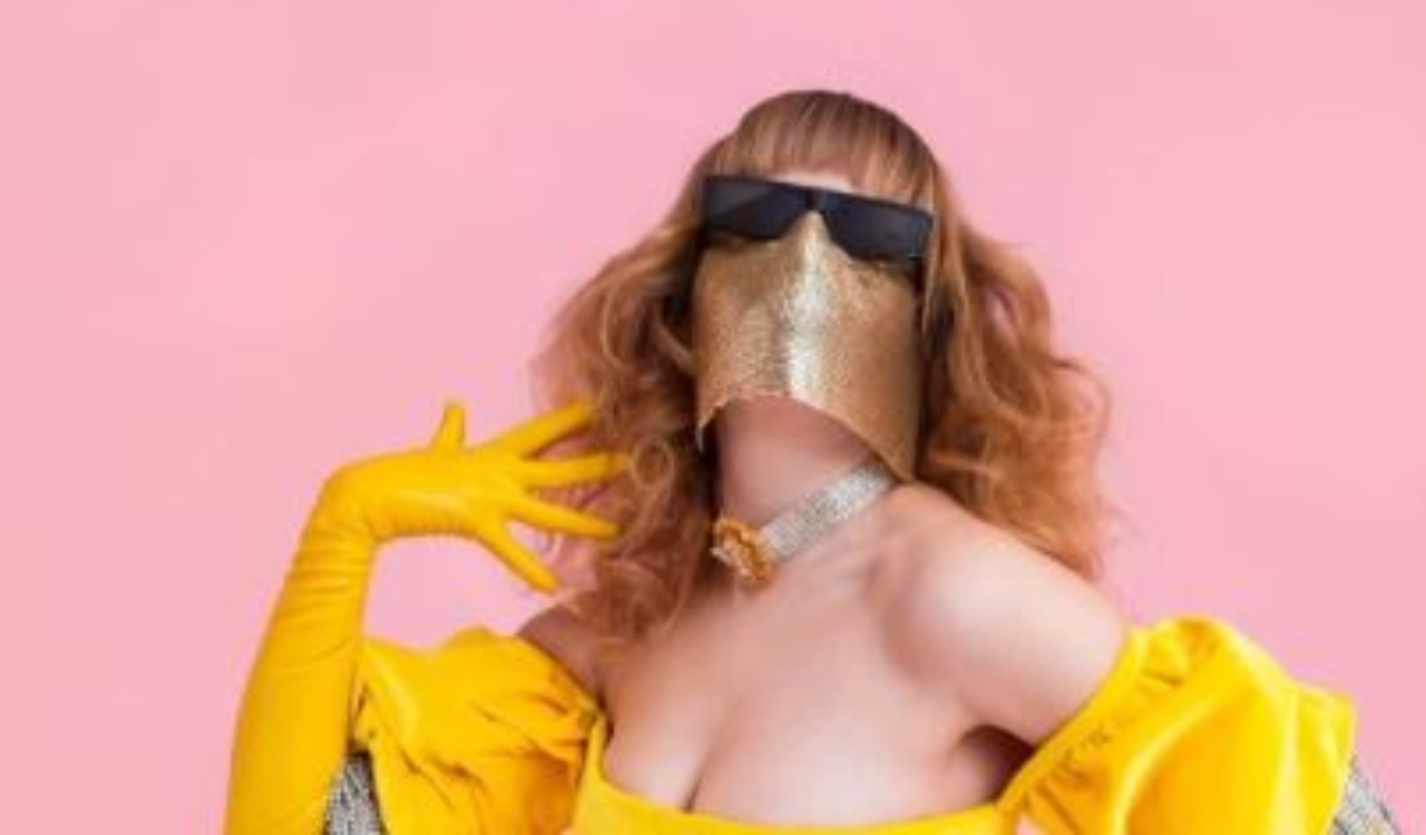 Myss Keta primo piano