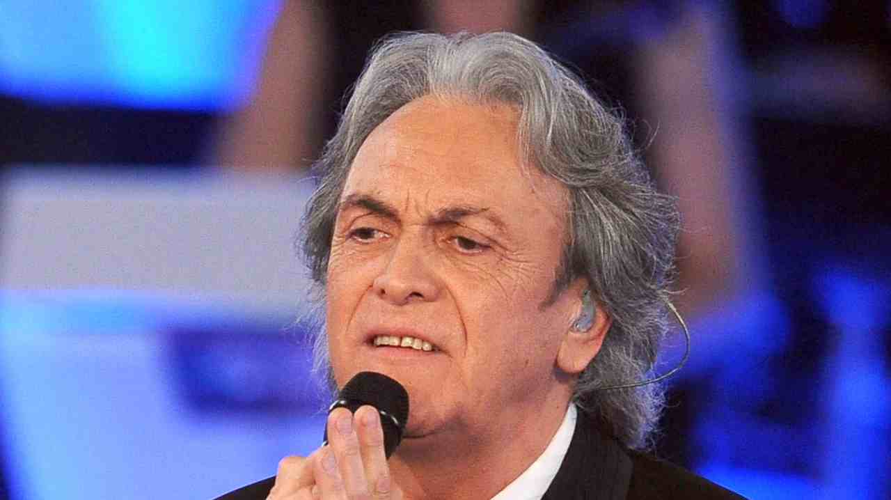 Riccardo Fogli canta