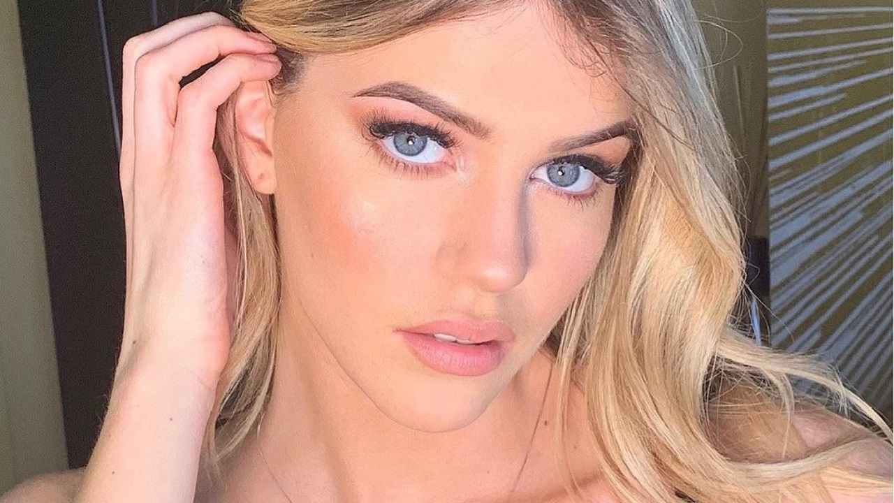 Sara Croce sguardo sensuale