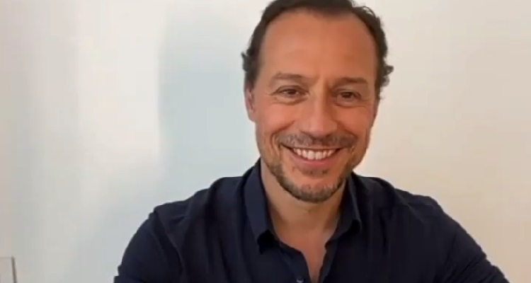 Stefano Accorsi felice