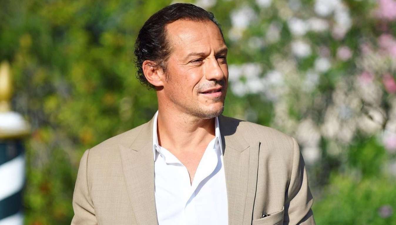 Stefano Accorsi baciato dal sole