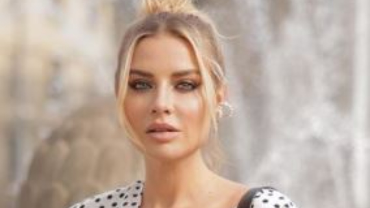 Veronica Ferraro Cambio Look Giacca