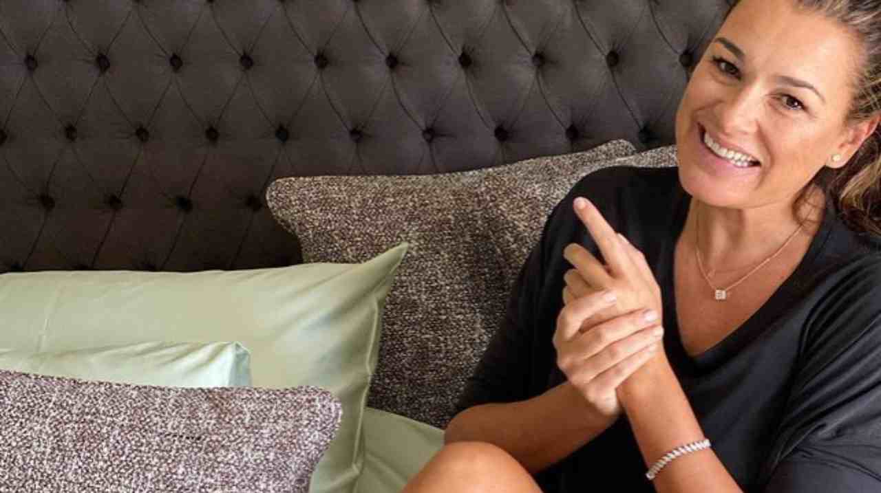 alena seredova sorride