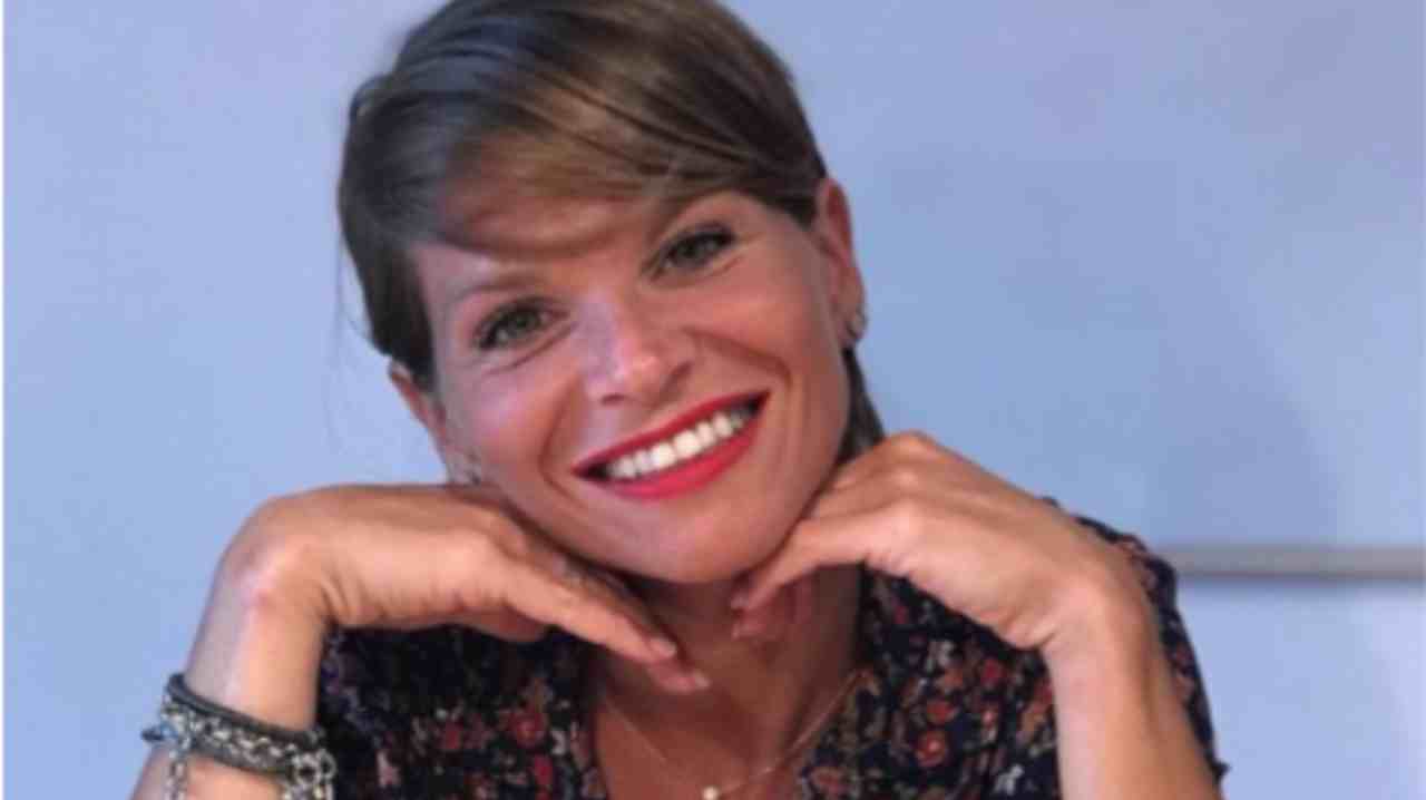 alessandra amoroso sorride